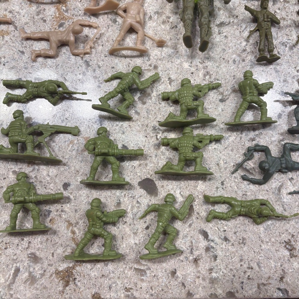 Lot of 56 Toy Soldiers Action Figures Army Men Red Tan Green Tan Figures - Picture 10 of 14